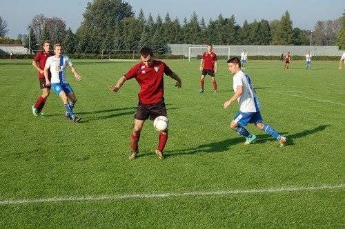 PIŁKA NOŻNA. Biało-niebiescy wracają na pozycję lidera! LKS Bobrek i Puls Broszkowice nokautują!