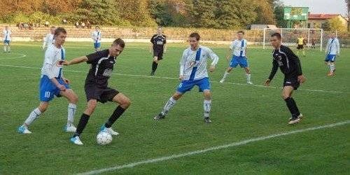 PIŁKA NOŻNA. Finałowe wyliczanie, czyli dla kogo IV liga?