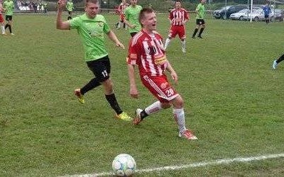 PIŁKA NOŻNA. Wyścig o baraże w... żółwim tempie