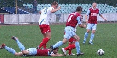 PIŁKA NOŻNA. Unia gubi punkty i traci pozycję lidera