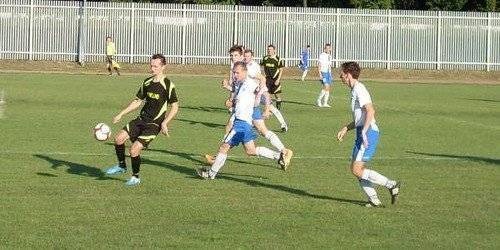 PIŁKA NOŻNA. Ścisk w czubie tabeli okręgówki