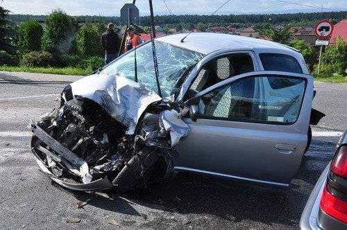 CHEŁMEK. Jedna osoba ranna w zderzeniu trzech samochodów – ZOBACZ ZDJĘCIA
