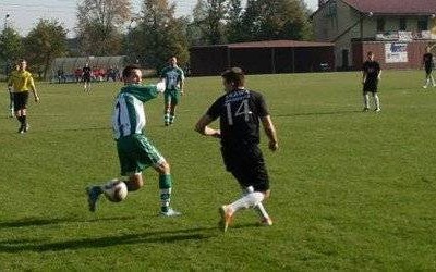 PIŁKA NOŻNA. Z Łęk do Nowej Wsi