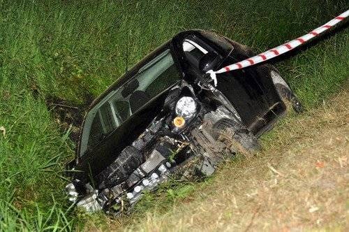 SKIDZIŃ. 18-latek wpadł toyotą do rowu – ZDJĘCIA