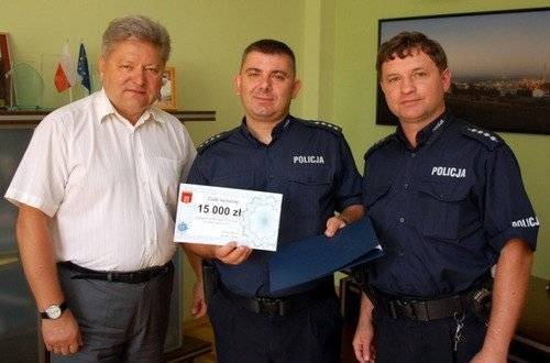 CHEŁMEK. Życzenia dla policjantów i 15 tysięcy złotych na modernizacje komisariatu
