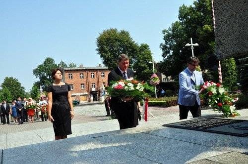 OŚWIĘCIM. Złożyli kwiaty na płycie Grobu Nieznanego Żołnierza – FOTO