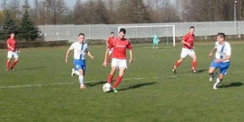 PIŁKA NOŻNA. Derby w Łękach