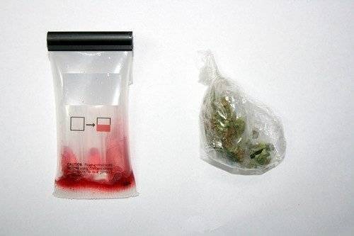 CHEŁMEK. 28-latek z narkotykami znieważył policjantów