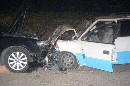 POLANKA WIELKA. Czołówka opla z volkswagenem