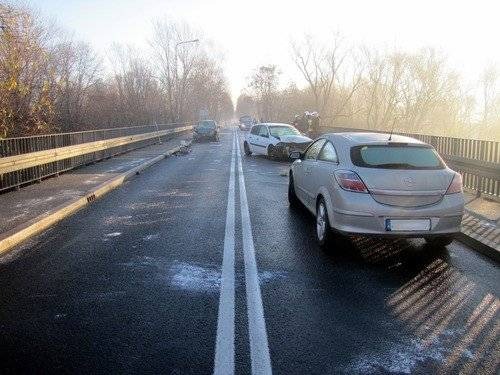 POWIAT. Cztery kolizje. Uwaga ślisko!