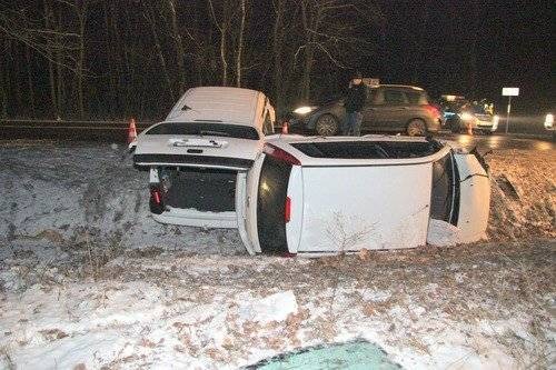 BOBREK. Zderzenie trzech aut. Ranna jedna osoba