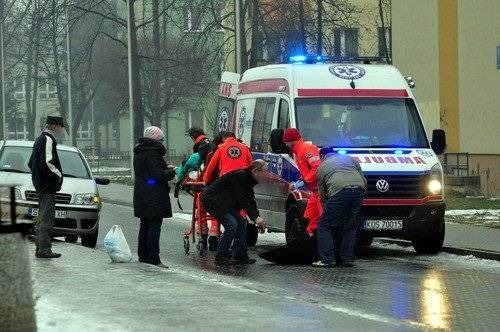 POWIAT. Ślisko na chodnikach i ulicach. Na SORze zwiększony ruch