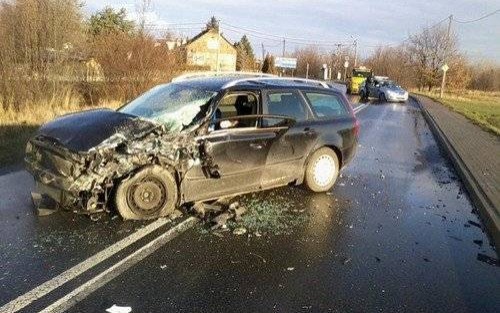 POWIAT. Ślisko na drogach. Pięć zdarzeń drogowych dzisiejszego poranka