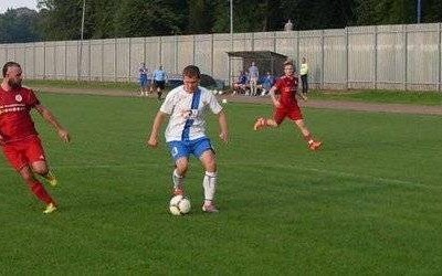 PIŁKA NOŻNA. Piątoligowcy wracają na stadiony, czyli hit na początek