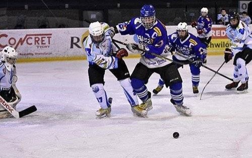 HOKEJ NA LODZIE. Zwycięstwo na dobry początek