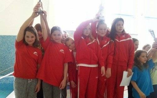 PŁYWANIE. Medalowy start najmłodszych