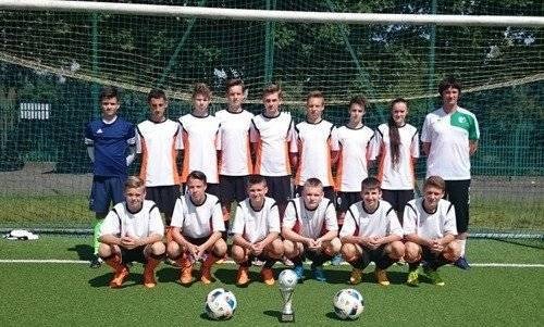 PIŁKA NOŻNA. Trampkarze Chełmka mistrzami okręgówki