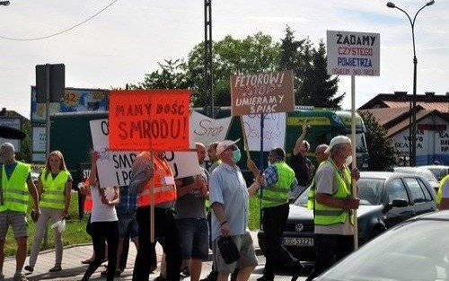 OŚWIĘCIM. Zablokowali krajową 44, bo mają dość smrodu - FOTORELACJA