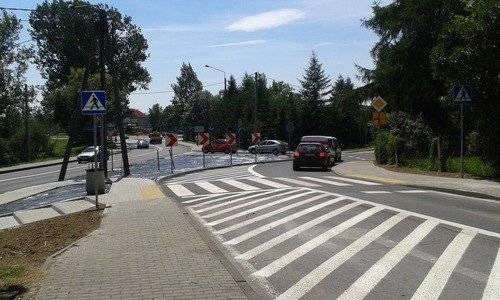 OŚWIĘCIM. Berberysy i róże zamiast zjazdu z ul. Jagiełły na Królowej Jadwigi