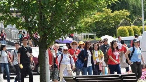 OŚWIĘCIM. Pielgrzymi już tu są. Kolorowi i roześmiani chętnie poznają miasto i okolicę