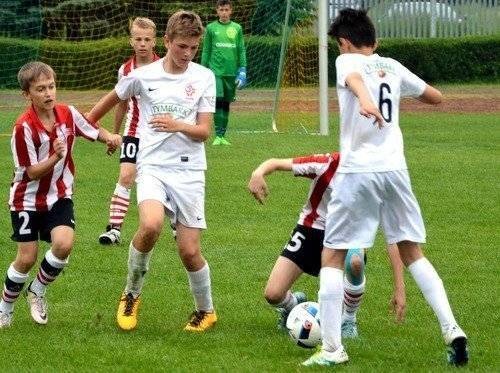 PIŁKA NOŻNA. Biała Gwiazda na początek