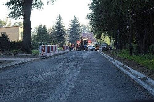 KĘTY. Po nowej drodze przejadą jak po tafli wody, ale dopiero po całkowitym asfaltowaniu