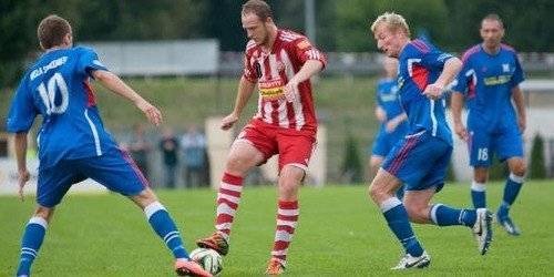 PIŁKA NOŻNA. Dwie różne połowy na Rydlówce