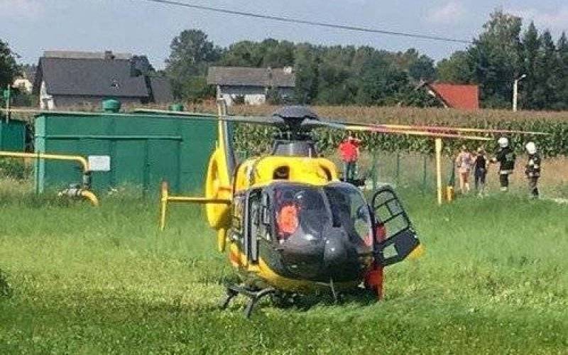 BIELANY. Wypadek drogowy z udziałem motocyklisty i malucha. Na miejscu lądował medicopter - AKTUALIZACJA