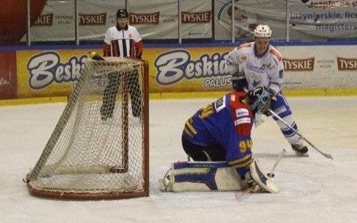 HOKEJ NA LODZIE. Jedni podpisują, inni odchodzą
