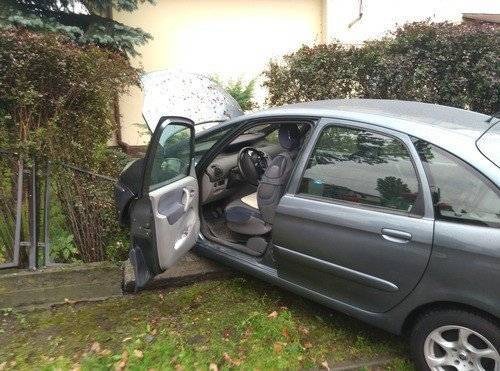 BRZESZCZE. Uderzyła w ogrodzenie. Trafiła do szpitala