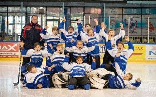 HOKEJ NA LODZIE. Młodzi oświęcimianie pod czujnym okiem kanadyjskich trenerów!