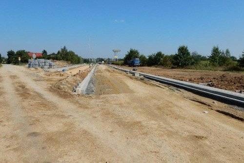 OŚWIĘCIM. Nową drogą pojedziemy pod koniec roku. Odciąży ruch w rejonie mostu Jagiellońskiego. ZDJĘCIA