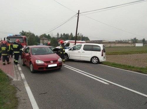 JAWISZOWICE. Wypadek na ul. Łęckiej. Kosztowna chwila nieuwagi – AKTUALIZACJA