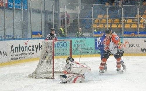 HOKEJ NA LODZIE. Pierwsza dogrywka biało-niebieskich