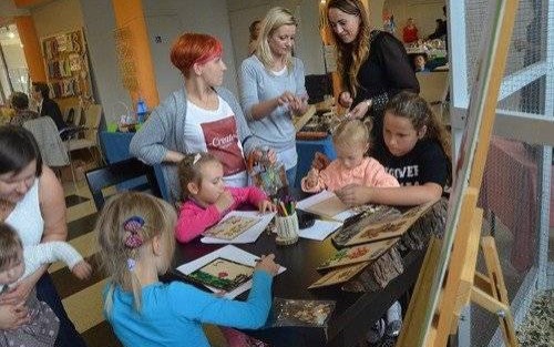 KĘTY. Jarmark rzeczy ładnych i pięknych latawców - ZDJĘCIA