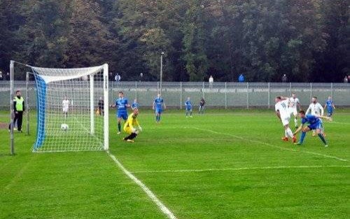 PIŁKA NOŻNA. Hit przy ulicy Legionów i komplet sobotnich rezultatów - FOTORELACJA