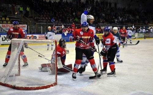 HOKEJ NA LODZIE. Zadecydowała gra w liczebnych przewagach - FOTORELACJA