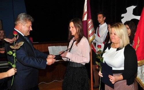 CHEŁMEK. Nauczyciele, a także uczniowie świętowali Dzień Nauczyciela - FOTORELACJA