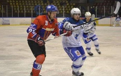 HOKEJ NA LODZIE. Kolejny horror pełen niesamowitych zwrotów akcji z udziałem hokeistów Unii