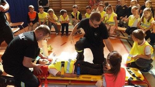 GROJEC. Bili rekord Guinnessa w udzielaniu pierwszej pomocy - ZDJĘCIA