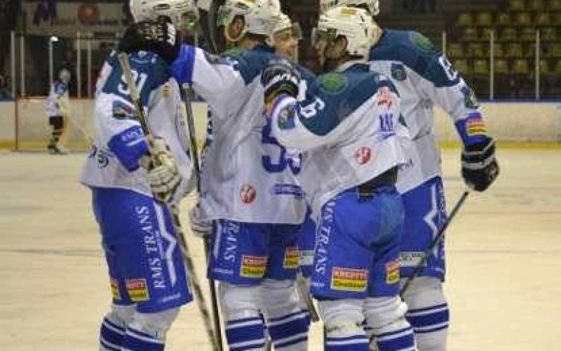 HOKEJ NA LODZIE. Sprawdzian przed meczem w Krakowie