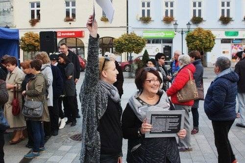 OŚWIĘCIM. Strajk kobiet. Pogoda dopisała, gorzej z frekwencją - ZDJĘCIA