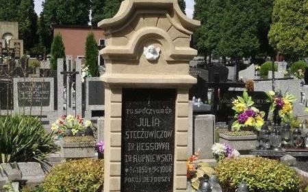 KĘTY - ZATOR. 1 listopada kwesty na miejscowych nekropoliach. Od wielu lat ratują zabytkowe nagrobki