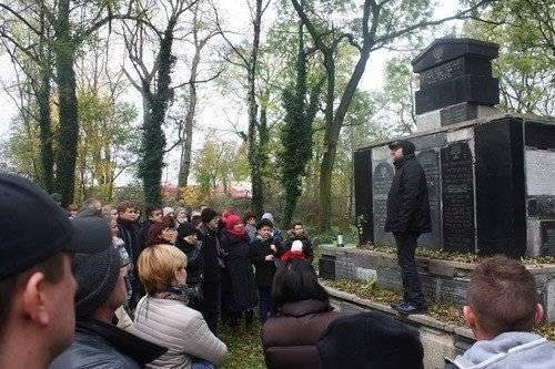 POWIAT. Tłumy na cmentarzach. Także na kirkucie - ZDJĘCIA