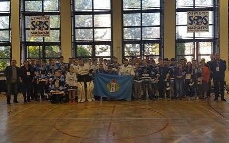 HOKEJBALL. Młodszy brat hokeja na lodzie coraz bardziej popularny w Oświęcimiu