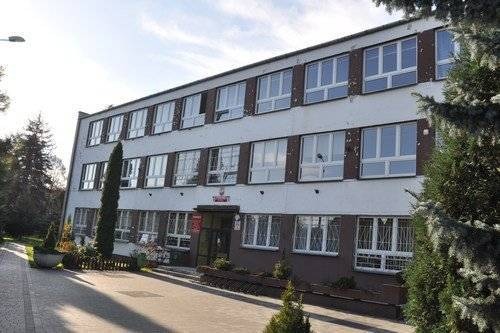 TEMAT DNIA. Pod jednym dachem. „Budowlankę” czeka przeprowadzka do „Ozetów”. Co z budynkiem przy ul. Obozowej?!