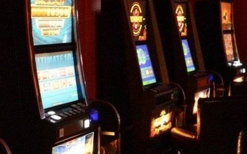 BRZESZCZE. Nielegalne automaty w jaskiniach hazardu. Udany nalot policjantów i celników