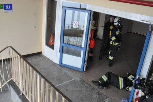 OŚWIĘCIM. W minutę na 11 piętro. Po krętych schodach, w pełnym strażackim ekwipunku! - ZDJĘCIA