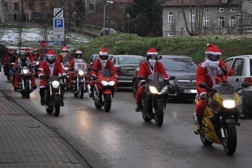 POWIAT. Mikołaje na motorach z wizytą w Domu Dziecka w Oświęcimiu. Nie przyjechali z pustymi rękami - ZDJĘCIA