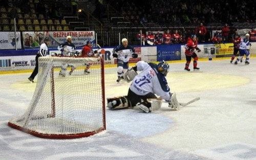 HOKEJ NA LODZIE. W drodze z Sosnowca wpadli do Oświęcimia
